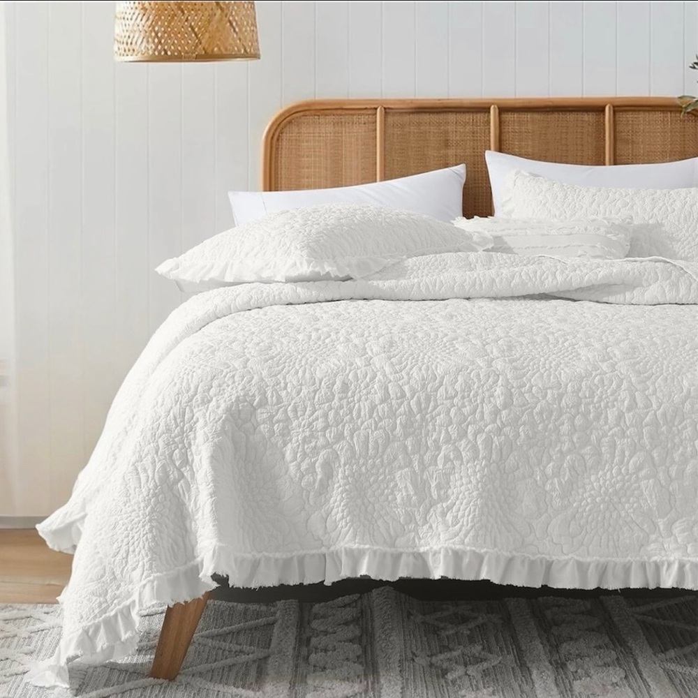NEW Anthro White Cream Ruffle Crinkled Queen / King Bedding Quilt & Sham Case